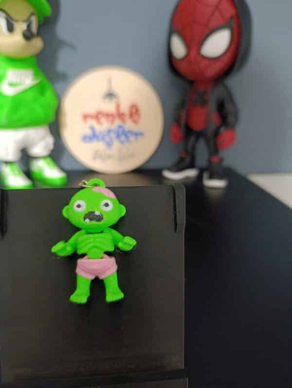 Zombi  Figürlü Hareketli 3D Anahtarlık ( bayan )